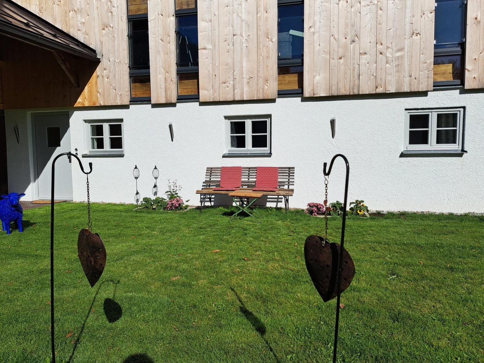 Neu! Ferienwohnungen Im Lueftlmalereck, Hennalahaus 오버아머가우 외부 사진