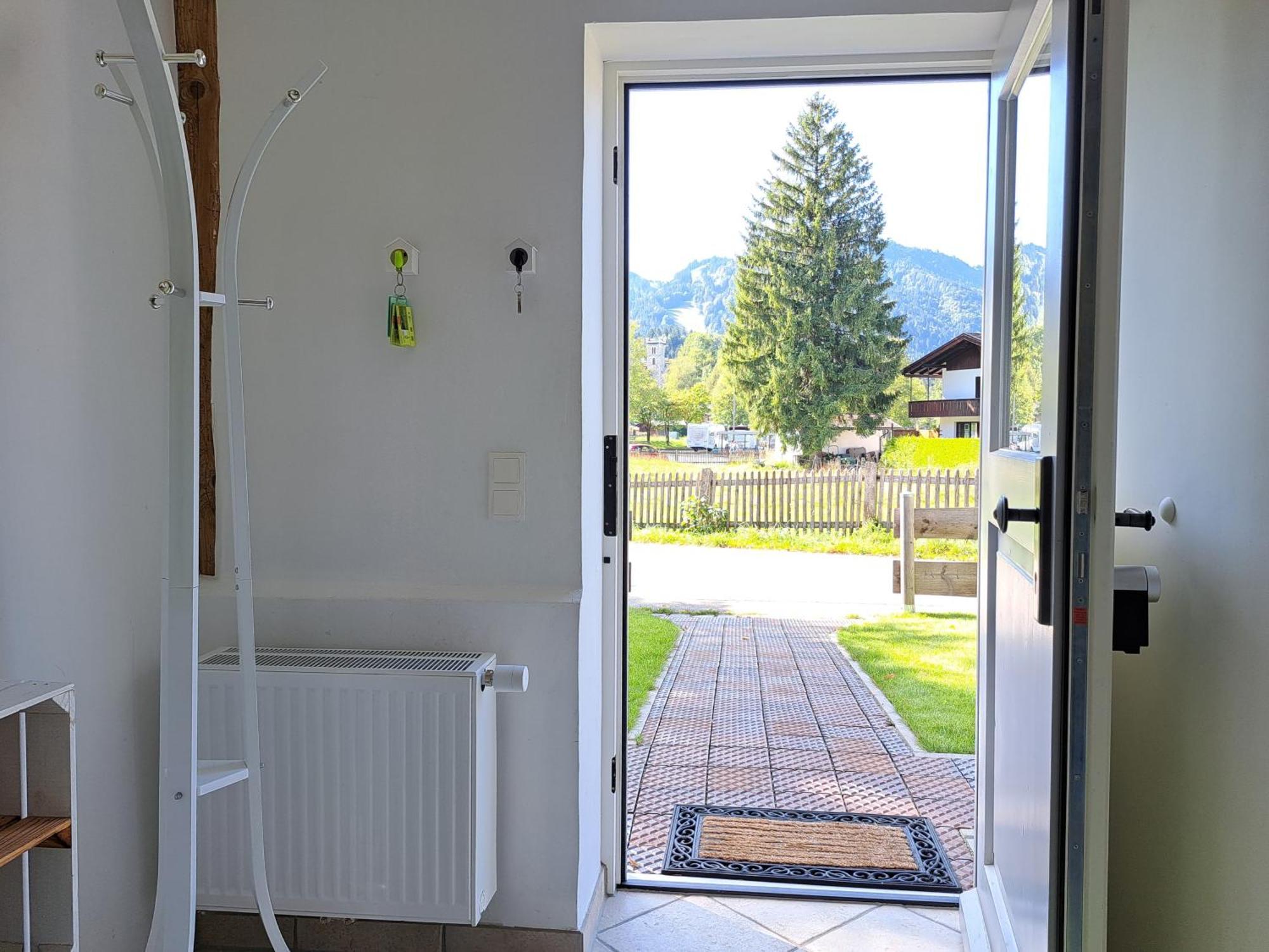 Neu! Ferienwohnungen Im Lueftlmalereck, Hennalahaus 오버아머가우 외부 사진