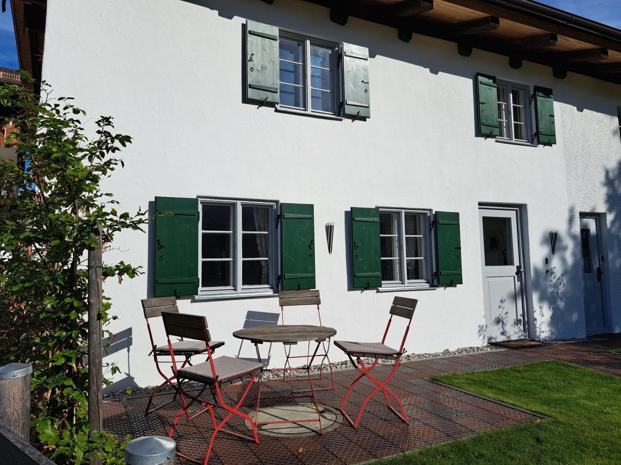Neu! Ferienwohnungen Im Lueftlmalereck, Hennalahaus 오버아머가우 외부 사진