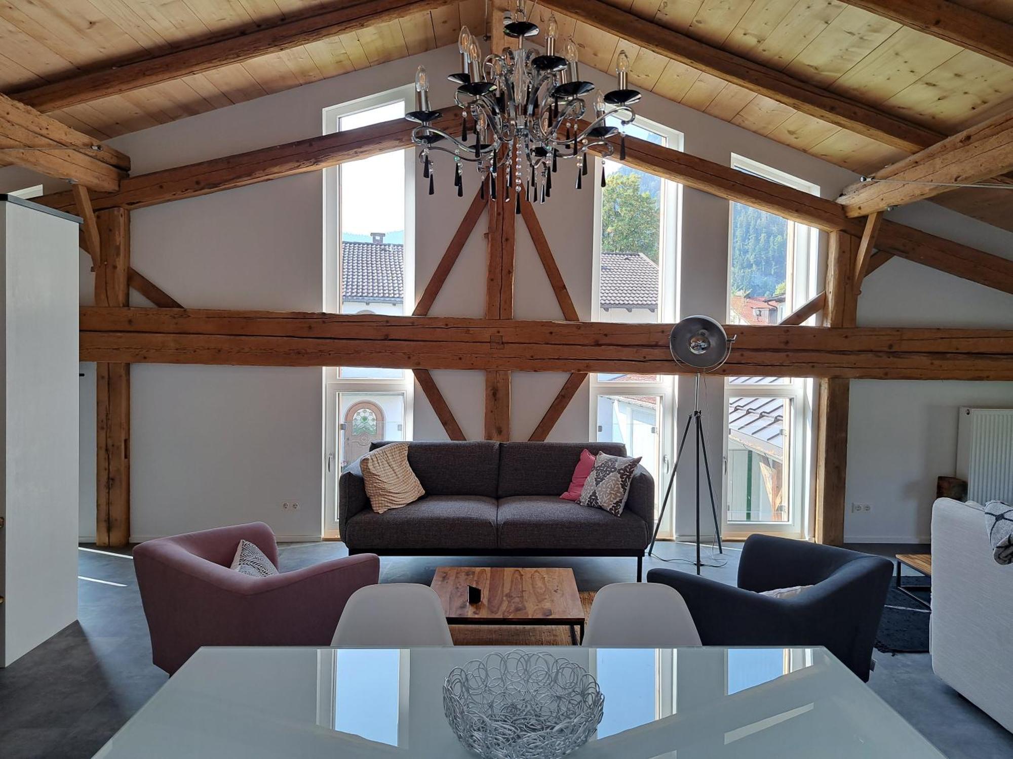 Neu! Ferienwohnungen Im Lueftlmalereck, Hennalahaus 오버아머가우 외부 사진